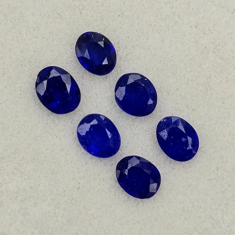 Natural Blue Spinel 0.84ct Oval Set 3x2.3mm Melee Loose